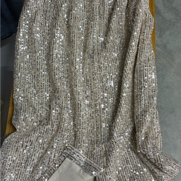 Elegant Gold Sequin Skirt - Picture 5 of 5